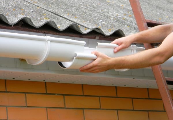 Gutter Hanging in Bentonville